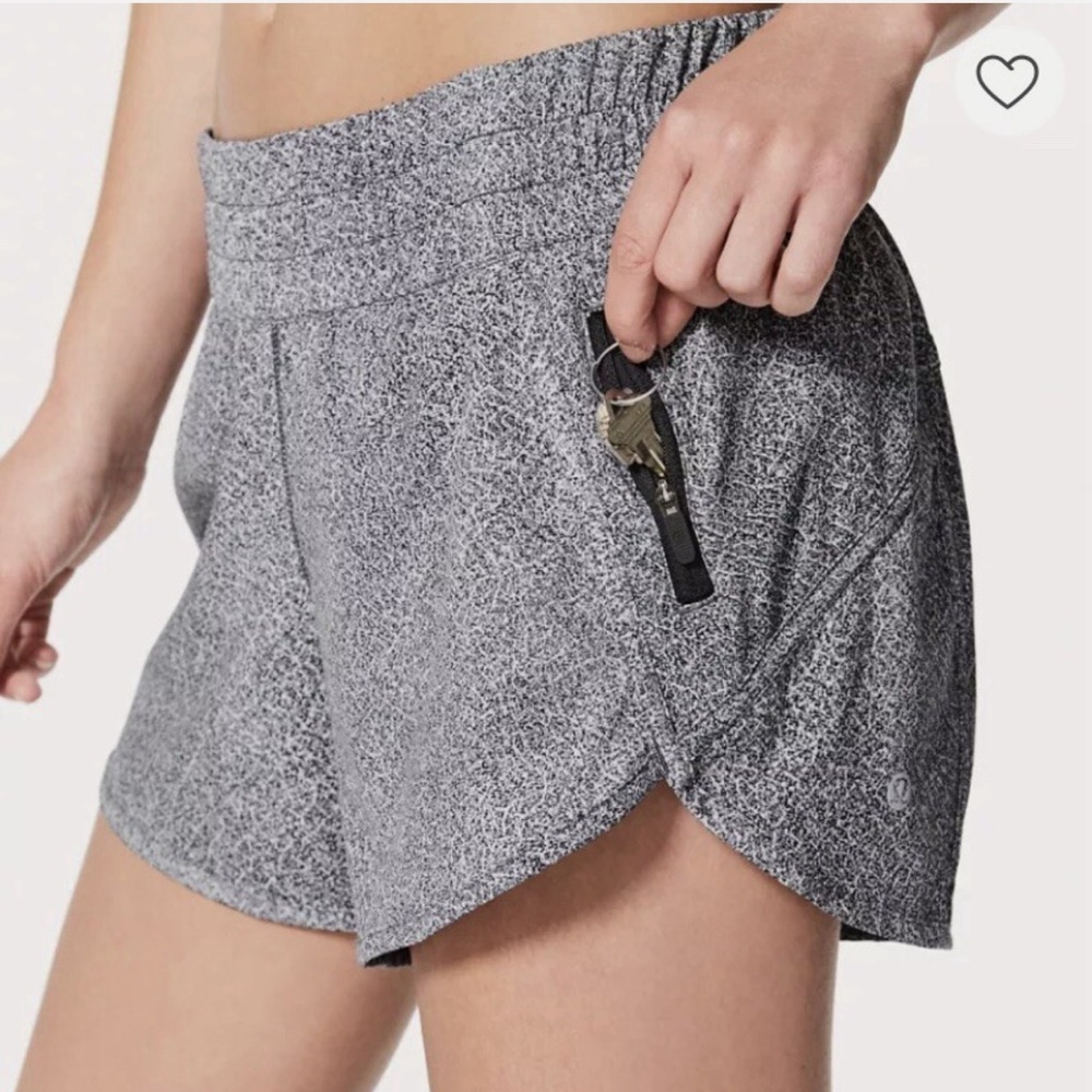 LULULEMON Tracker Short V 4"